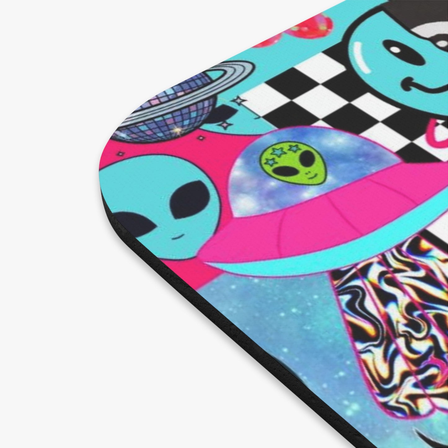 Retro Alien Pattern Mouse Pad – Neon Y2K UFO Desk Mat